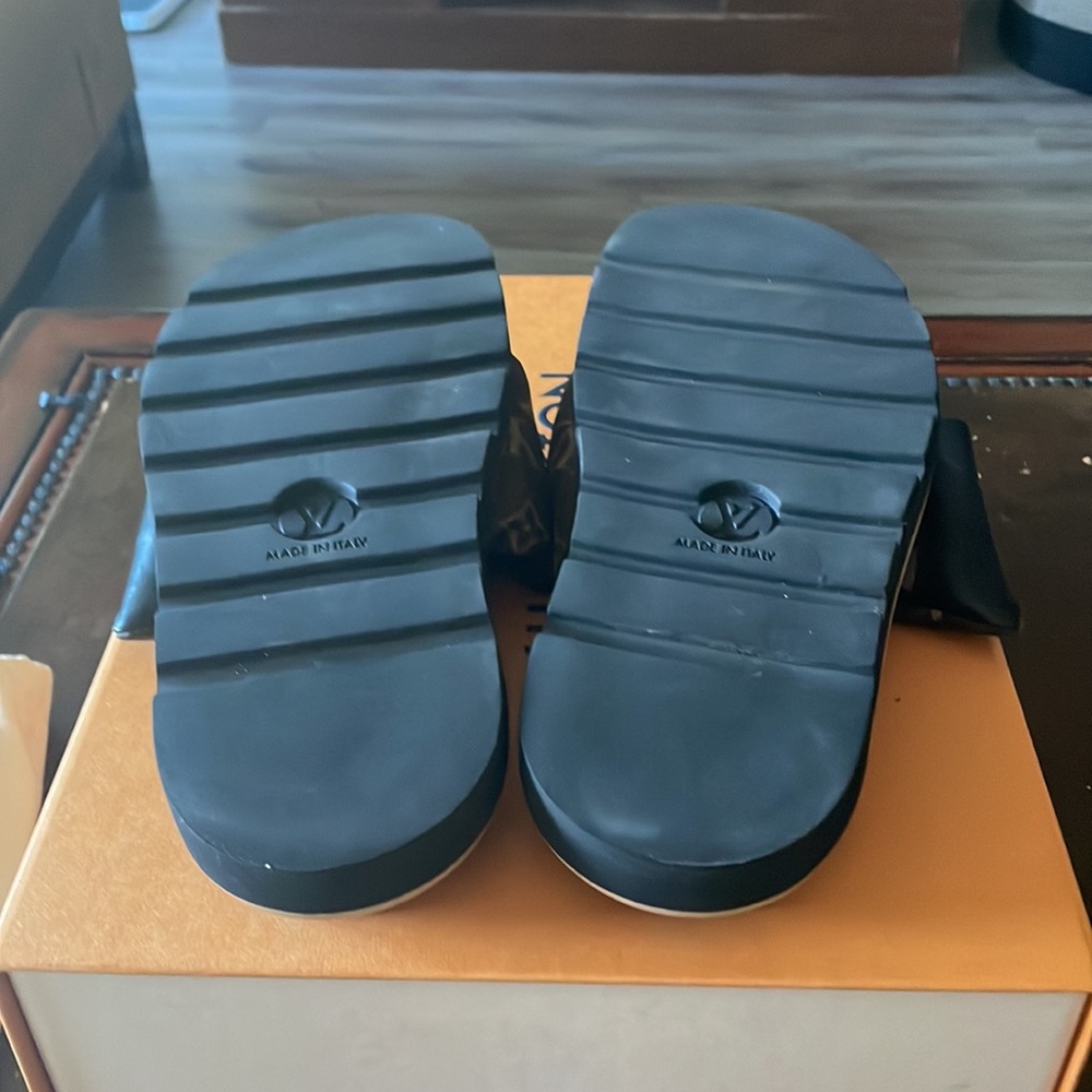 Louis Vuitton Slides - Picture 4 of 6
